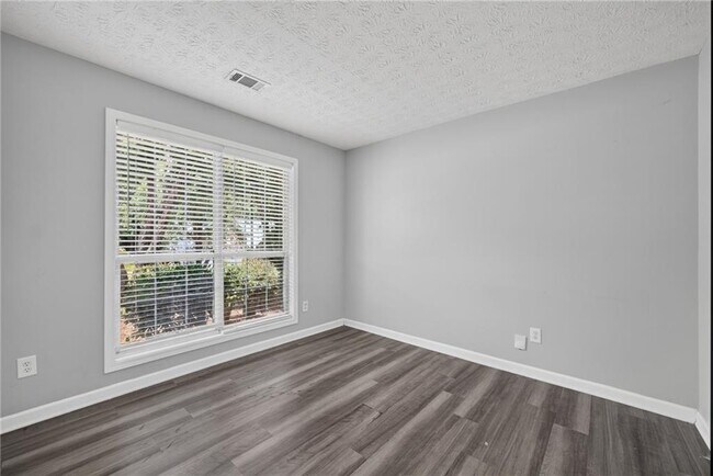 Foto del edificio - 530 Sterling Pointe Ct NW