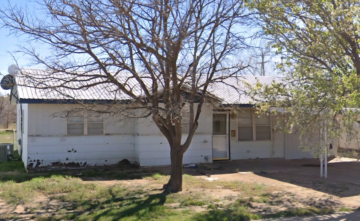 Building Photo - 204 E Jeffie St