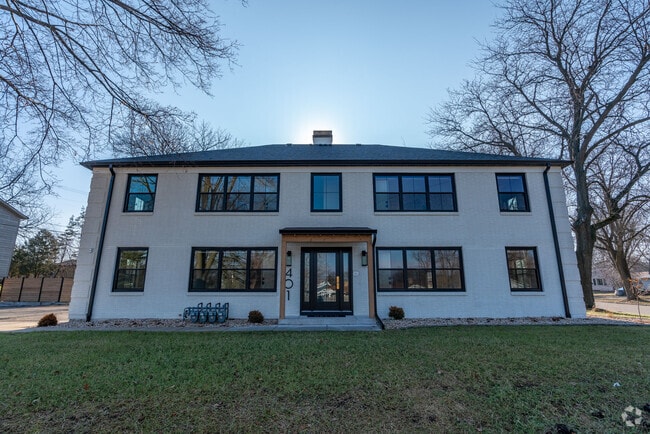 Building Photo - 401 Presidential Ln