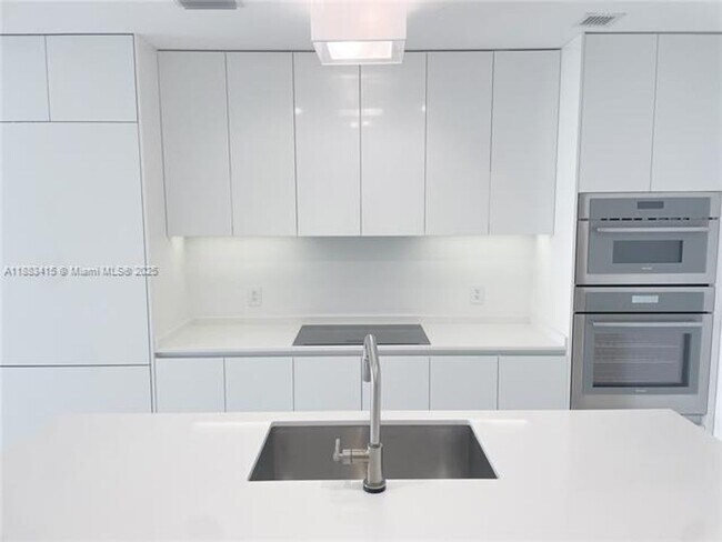 Photo - 700 NE 24th St Apartment