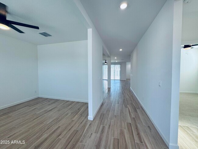 Foto del edificio - 15357 W Cottontail Ln