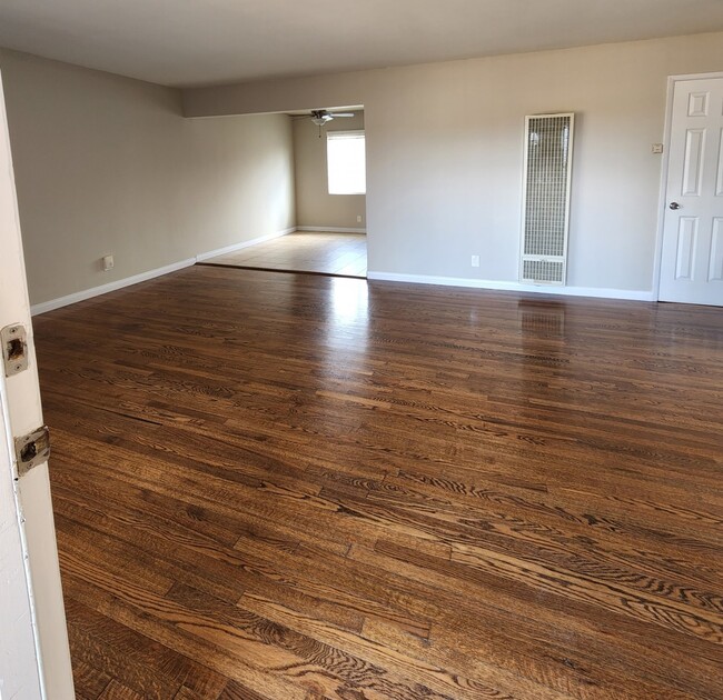 Living Room Entry - 16120 Inglewood Ave