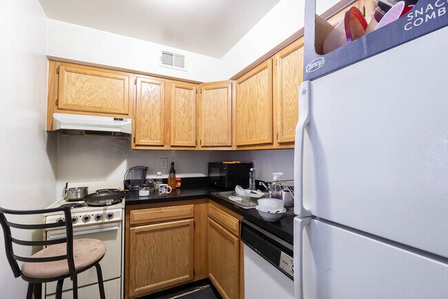 Foto del edificio - 4513 1/2 MacArthur Blvd NW