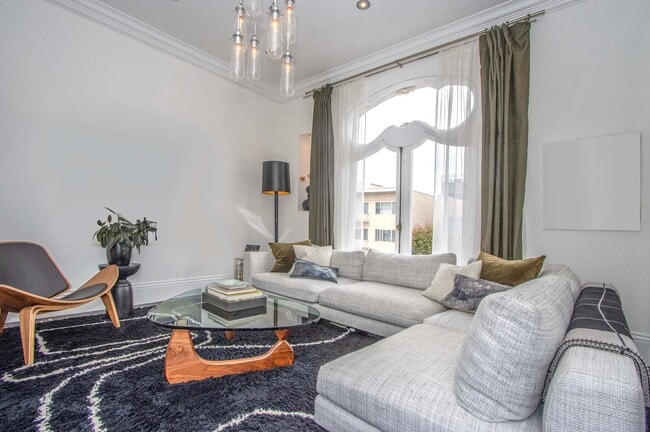 Building Photo - Coming Soon Stunning 3bed/2.5bath level flat in Pacific Heights
