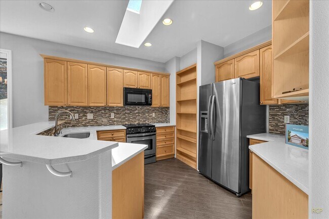 Foto del edificio - 15097 Spy Glass Ln