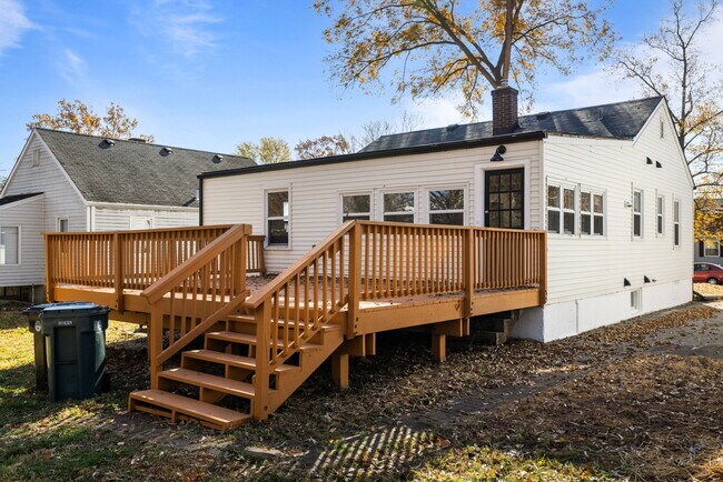 Building Photo - 407 Rose Ln