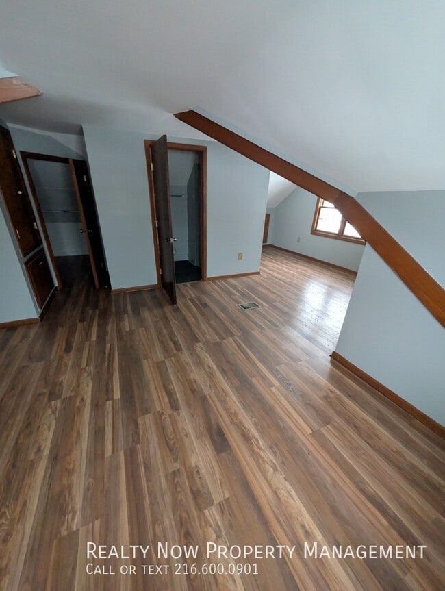 Building Photo - 15709 Northwood Ave