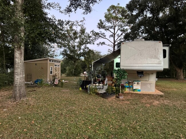 Foto del edificio - 11947 Woodland Ave