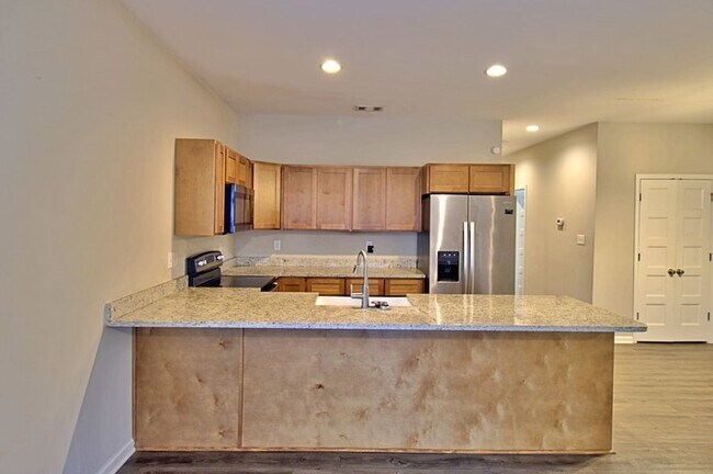 Foto del edificio - 111 Governors Blvd
