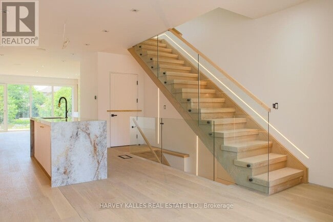 Building Photo - 2970A Bayview Ave