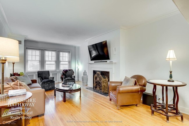 Building Photo - 202 E Walton Pl