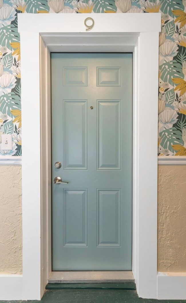 Photo - P201 - #9A Holiday Inn Apartment