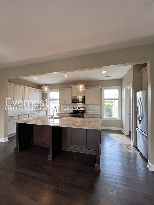 Foto del edificio - Spacious 3-Bed/3.5 Bath Townhome/ Available Now!