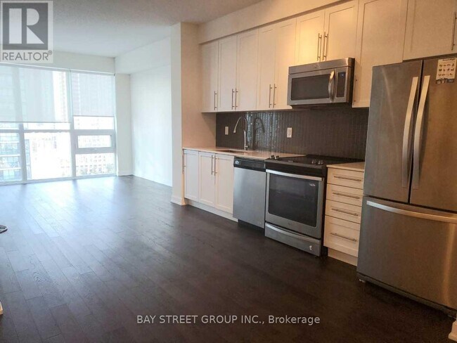 Building Photo - 510-1510 Curran Place