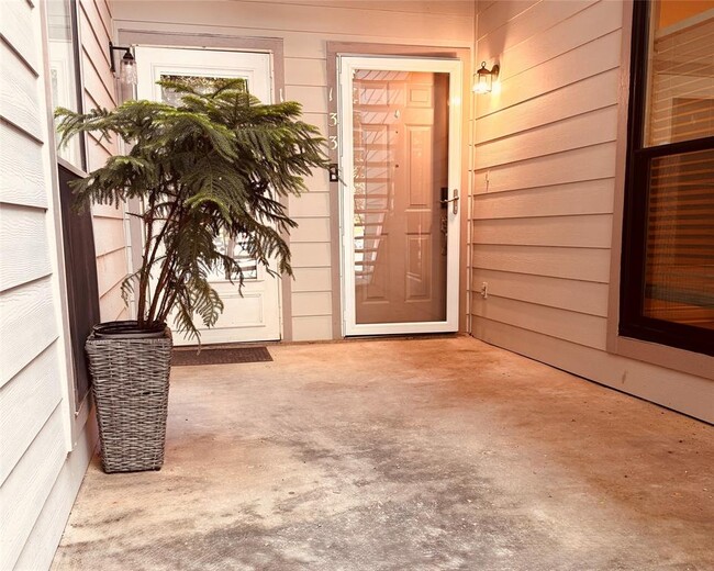 Building Photo - 3839 Dry Creek Dr