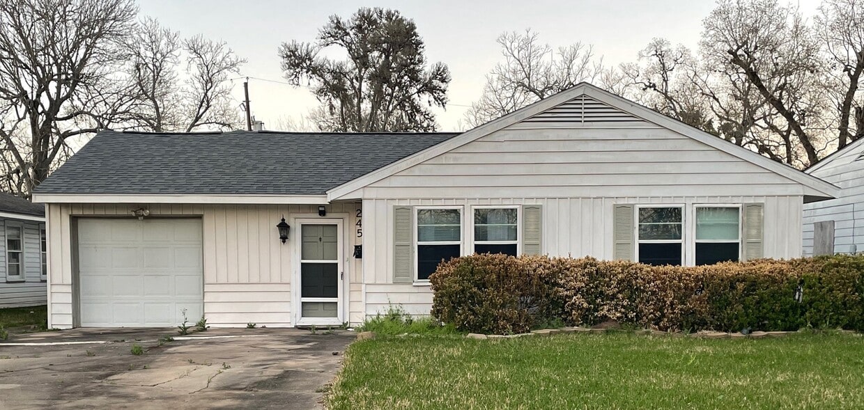 245 Acacia St, Lake Jackson, TX 77566 House Rental in Lake Jackson