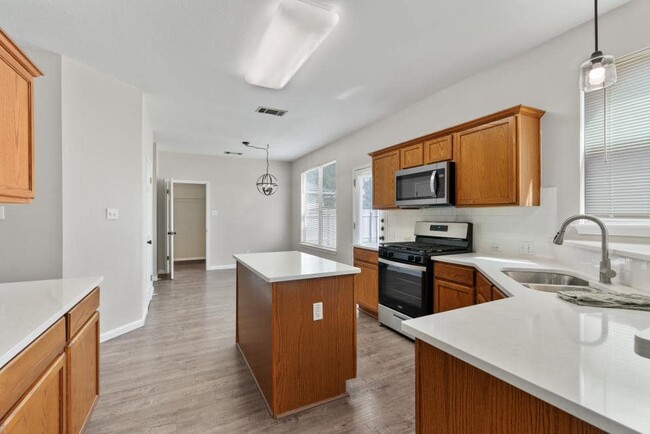 Foto del edificio - 1601 Briar Hill Dr