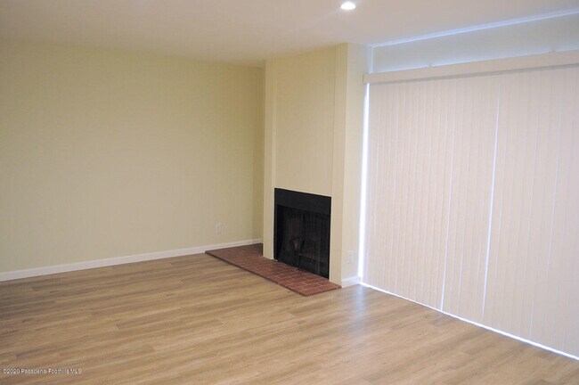 Building Photo - 754 Portola Terrace