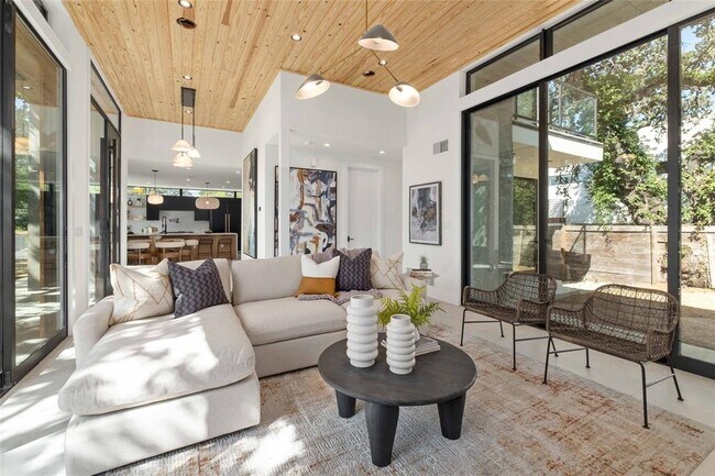 Building Photo - 1100 W Mary St