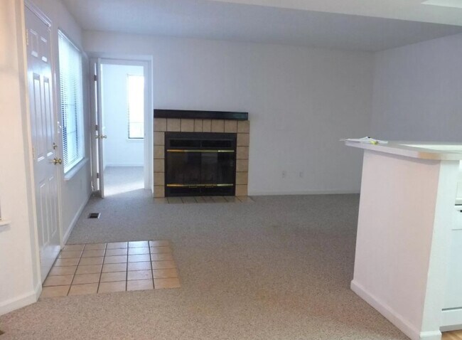 Building Photo - 5934 Gunbarrel Ave
