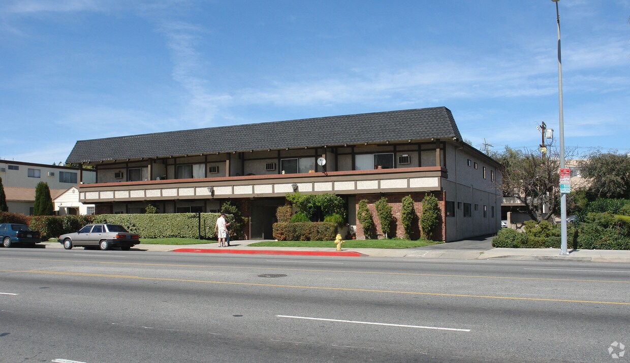Building Photo - Victory Garden Apartments