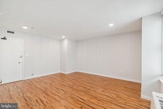 Building Photo - 135 S 19th St