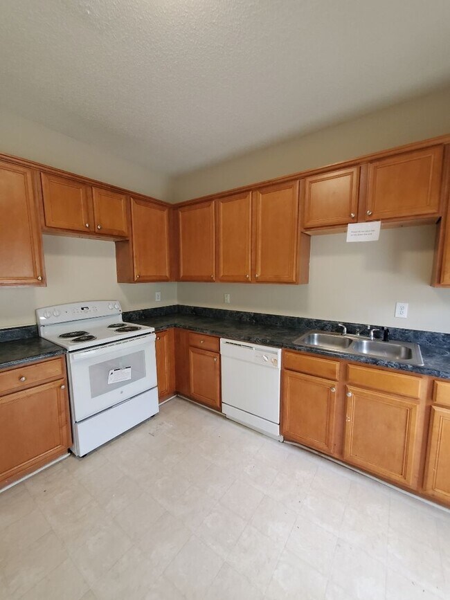 Foto del edificio - ACCEPTS SECTION 8 Open House on 08/24/25 f...