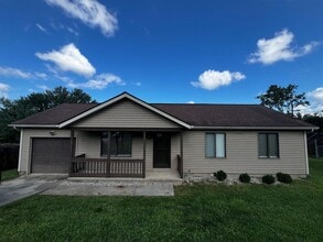 Building Photo - 162 E Hillview Dr