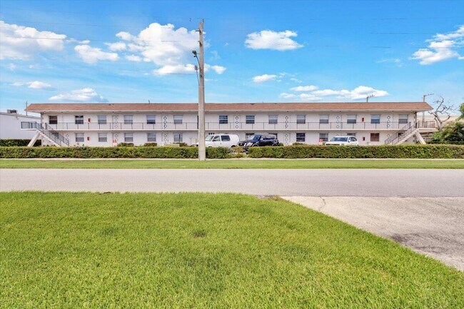 Foto del edificio - 227 Castlewood Dr