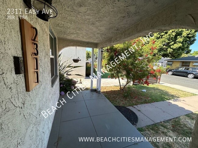 Building Photo - Spanish Style House with Huge Pet-Friendly...