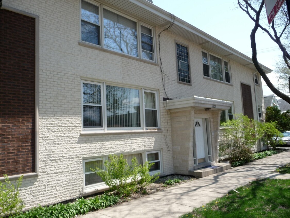 Primary Photo - 6025 W Montrose Ave