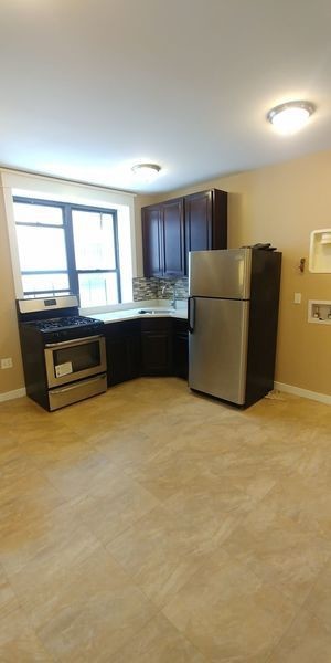 Foto principal - 497 E 93rd St