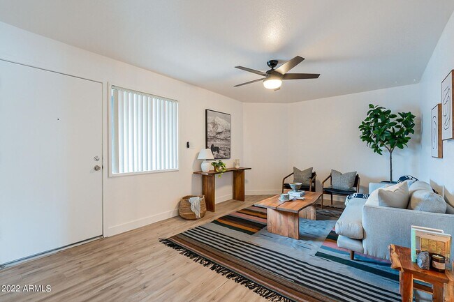 Foto del edificio - TOTAL REMODELED CONDO IN PHOENIX!