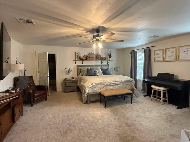 Building Photo - 4900 N College Ave