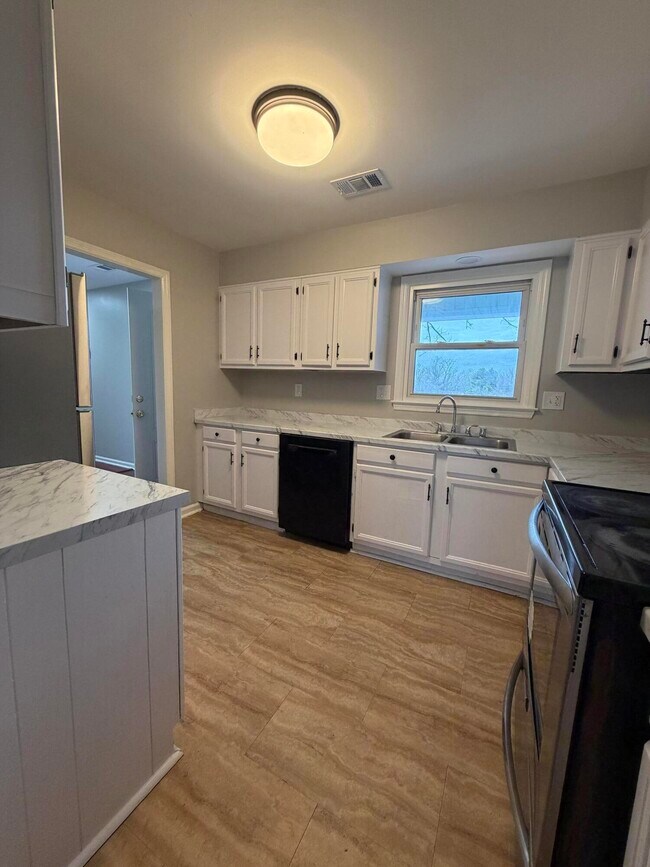 Building Photo - 321 Hightower Rd