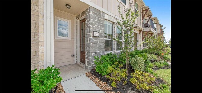 Foto del edificio - 18225 Crystal Knoll Dr