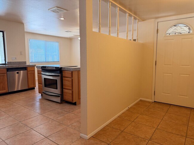 Foto del edificio - “Spacious 4-bedroom home with private pool in prime Tempe location!”