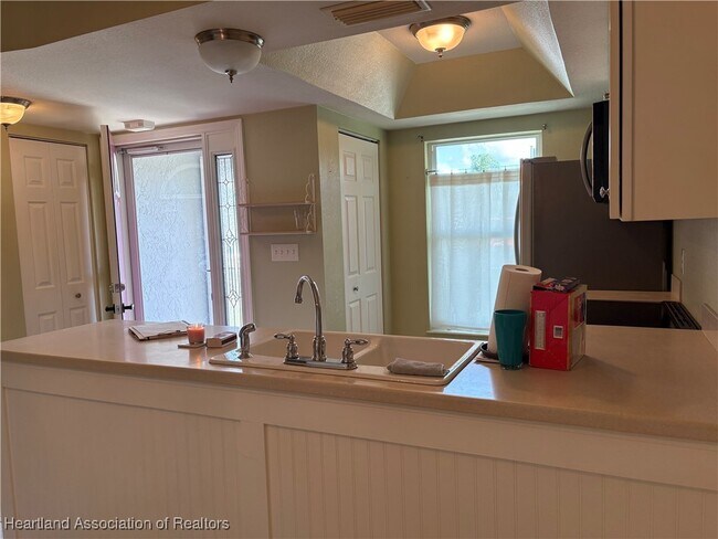 Foto del edificio - 4704 Mercado Dr