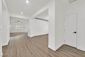 Building Photo - 913 Hickory Park St