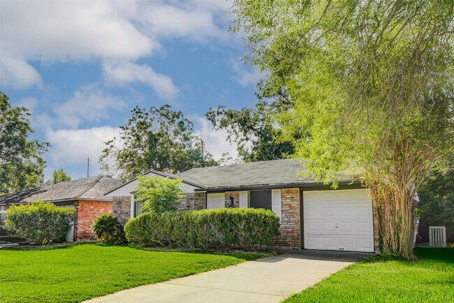 Foto del edificio - 3715 Heatherbloom Dr