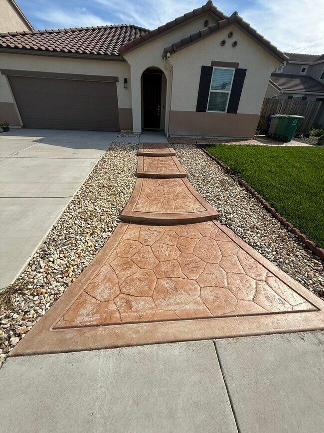 Foto del edificio - Stunning 4-Bedroom Family Home – Available Now!