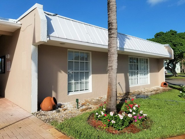 Building Photo - Clear Lake Palms