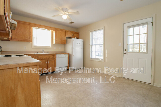 Building Photo - 1011 Shadow Ridge