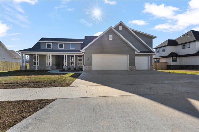 Building Photo - 805 Mueller Wy