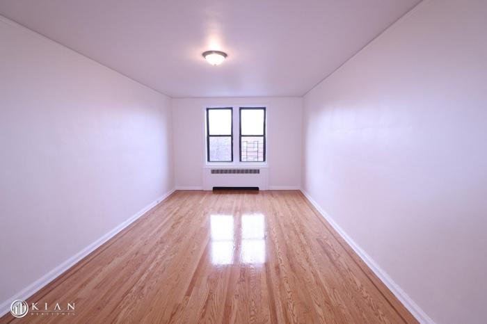 Foto principal - 1 bedroom in REGO PARK NY 11374