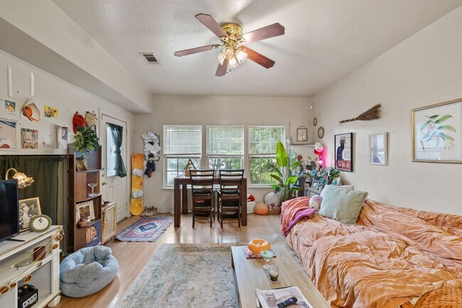 Foto del edificio - 2115 E 18th St