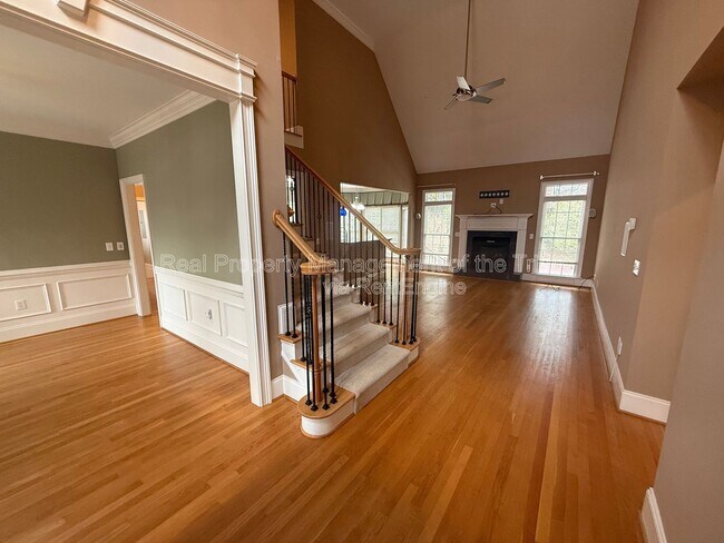 Building Photo - 2528 N Beech Ln