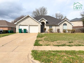 Building Photo - 317 Oak Meadow Ln
