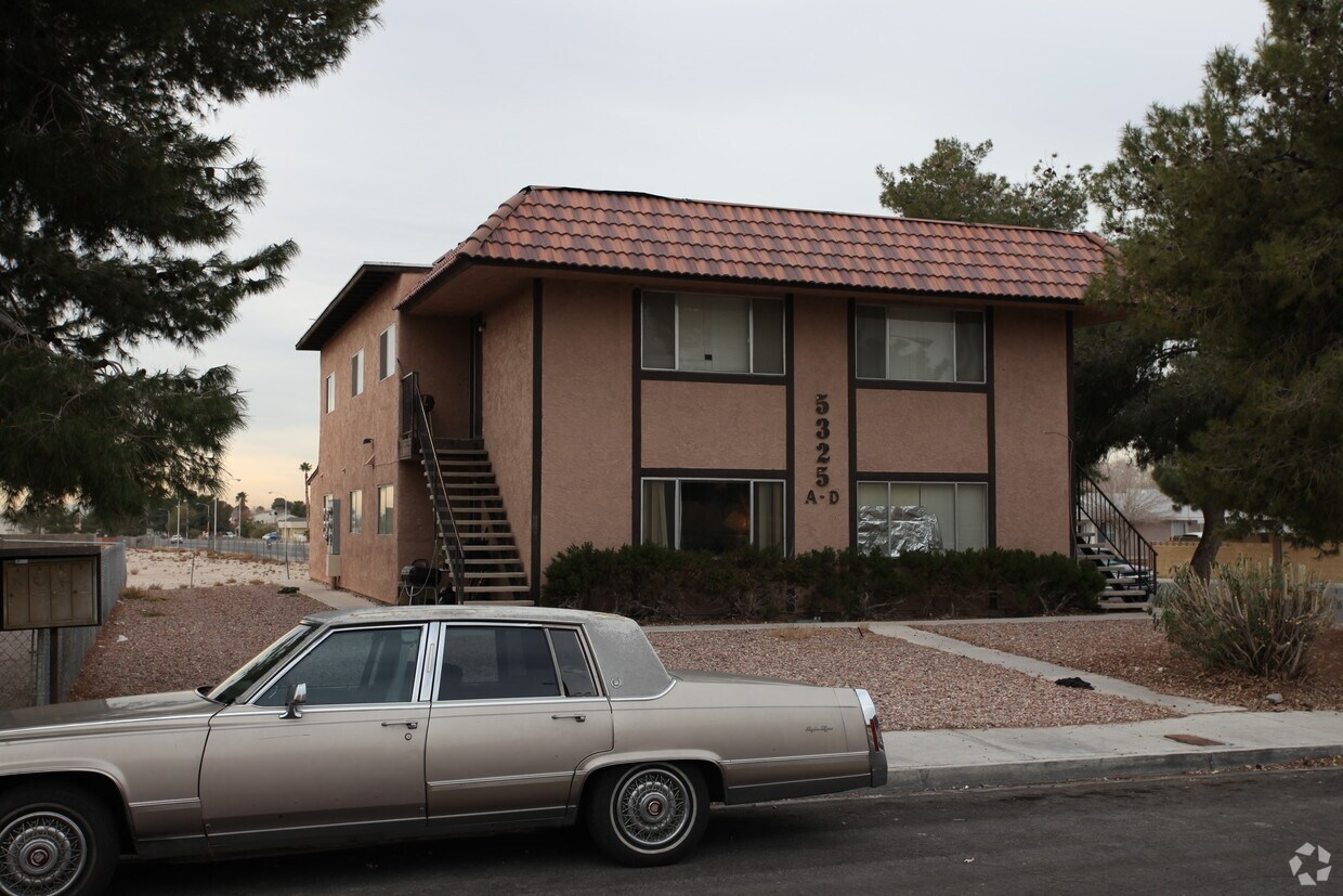 Primary Photo - 5325 Redberry St