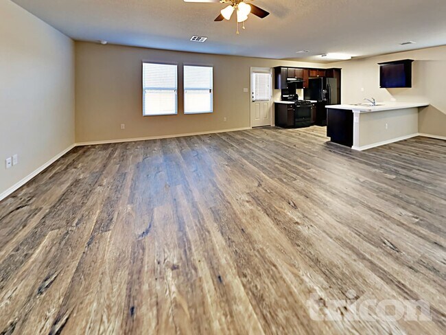 Foto del edificio - 5202 Everett Loop
